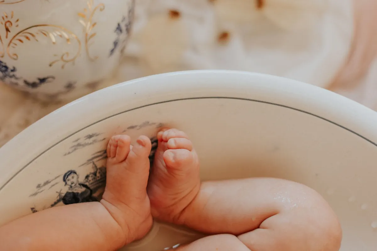 How to Bathe a Newborn Safely: Step-by-Step Guide for First-Time Parents